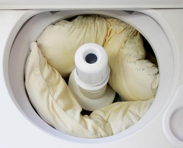 Cách giặt ruột gối bằng máy giặt trắng tinh như mới